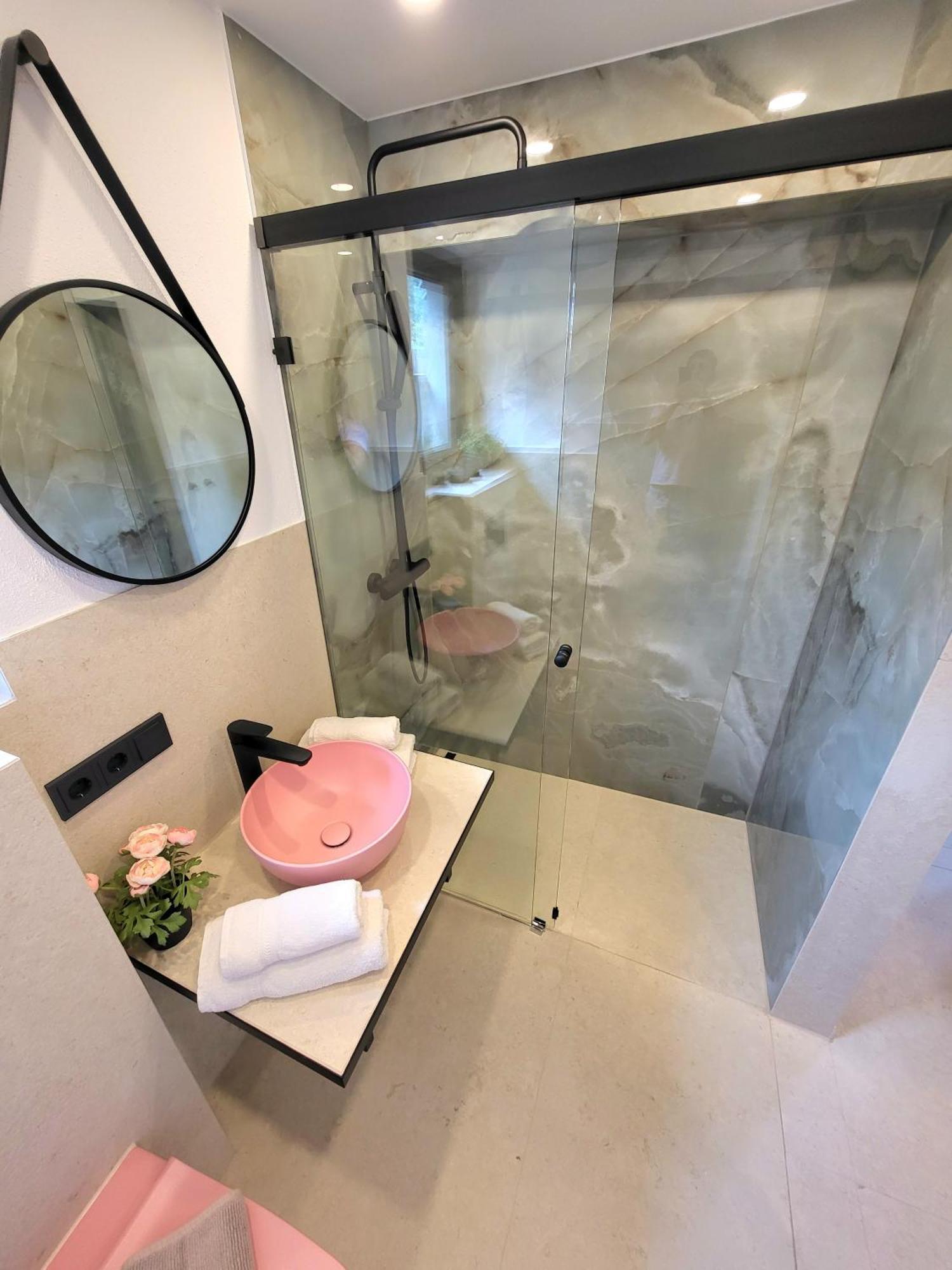 ליוטאש Schickster Sky Lodge מראה חיצוני תמונה