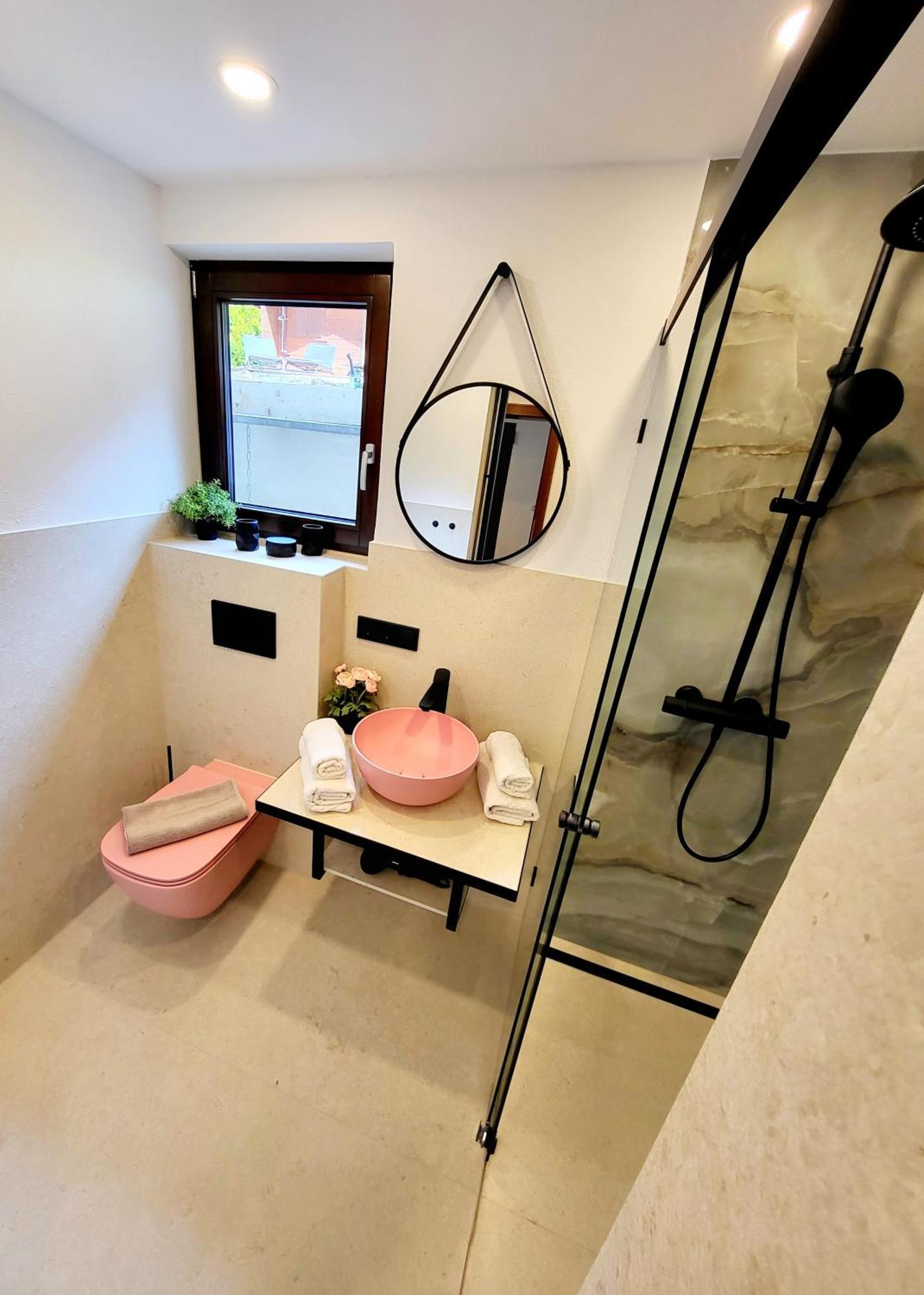 ליוטאש Schickster Sky Lodge מראה חיצוני תמונה