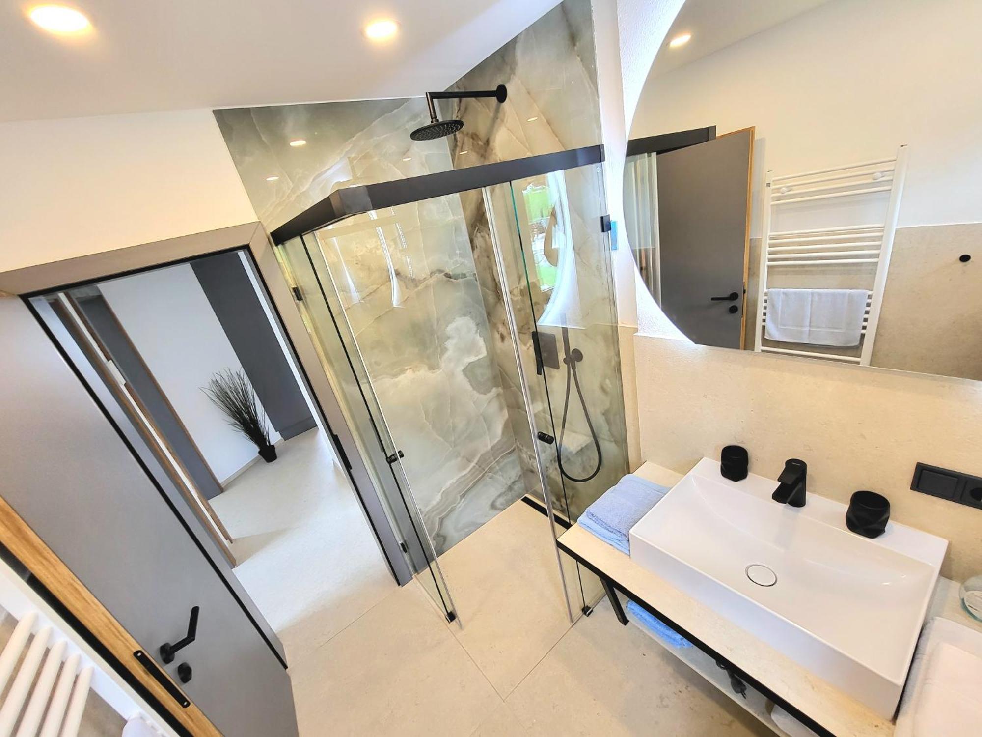 ליוטאש Schickster Sky Lodge מראה חיצוני תמונה