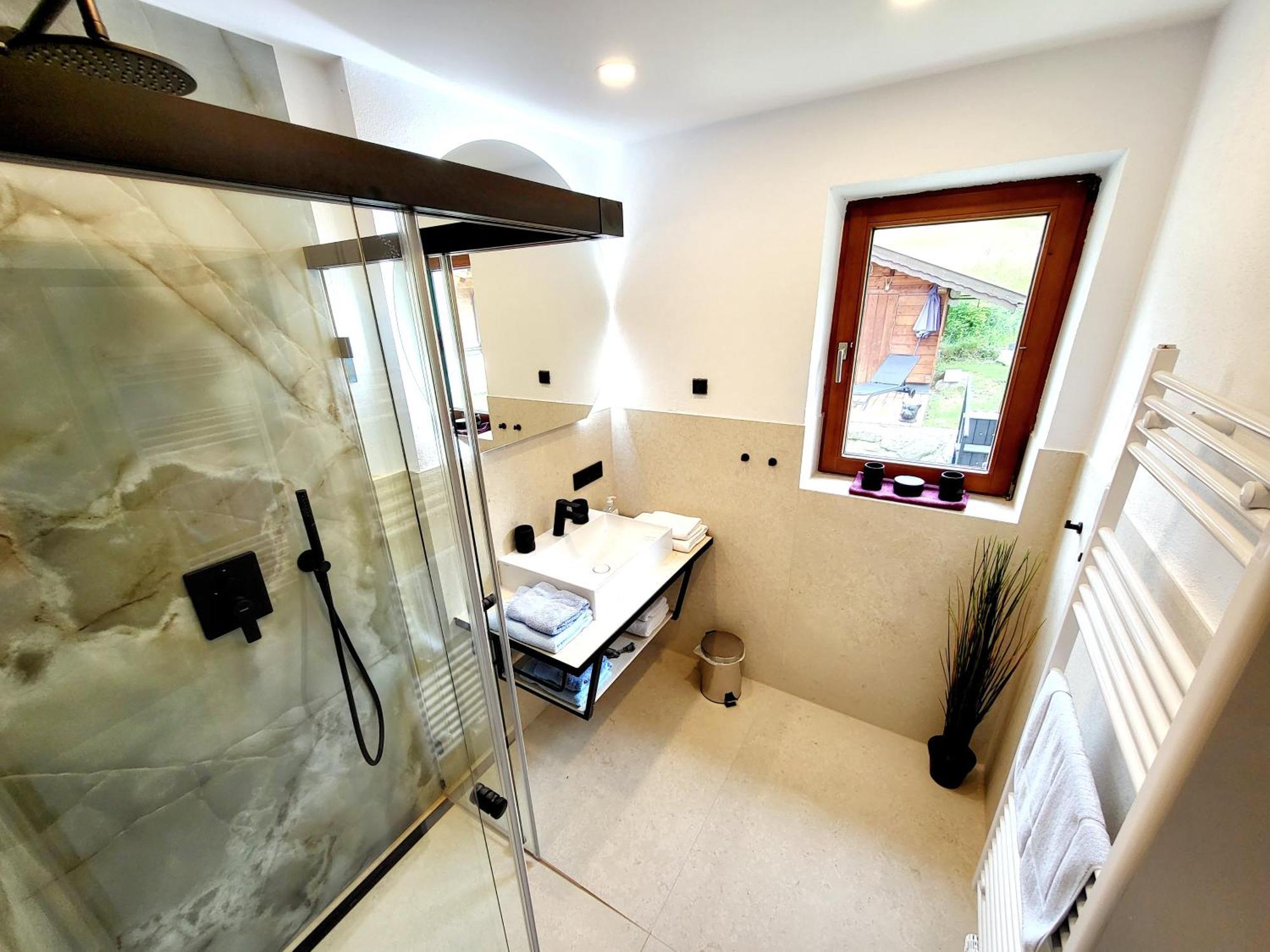 ליוטאש Schickster Sky Lodge מראה חיצוני תמונה