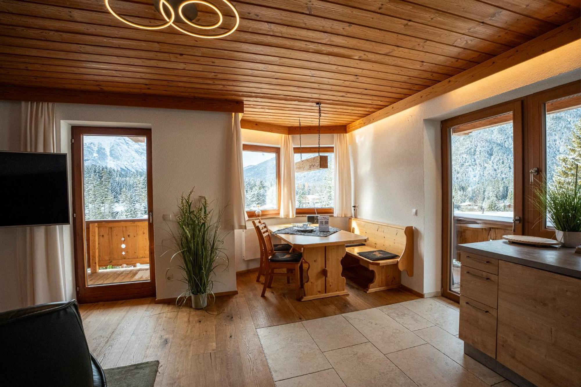 ליוטאש Schickster Sky Lodge מראה חיצוני תמונה