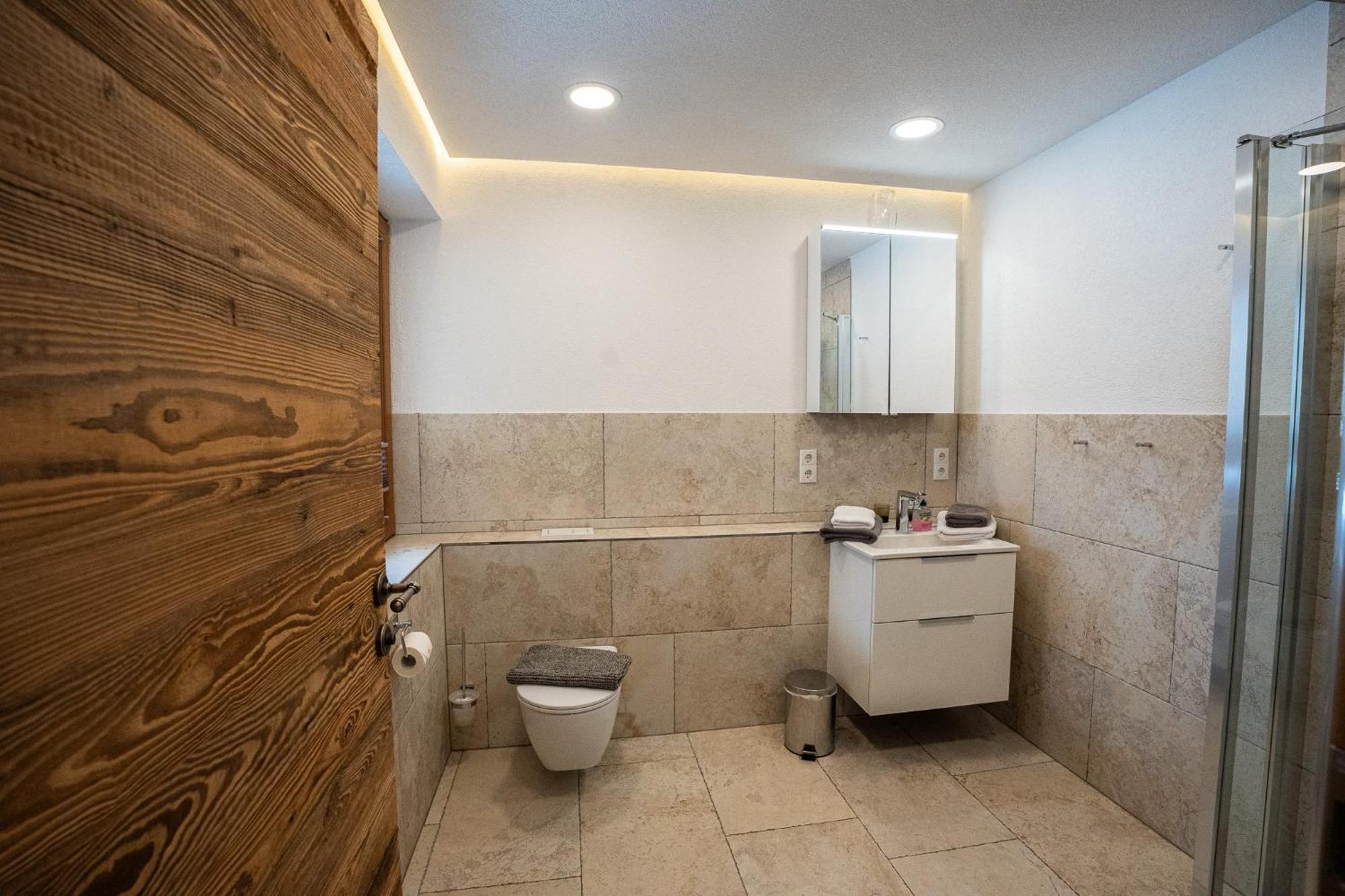 ליוטאש Schickster Sky Lodge מראה חיצוני תמונה