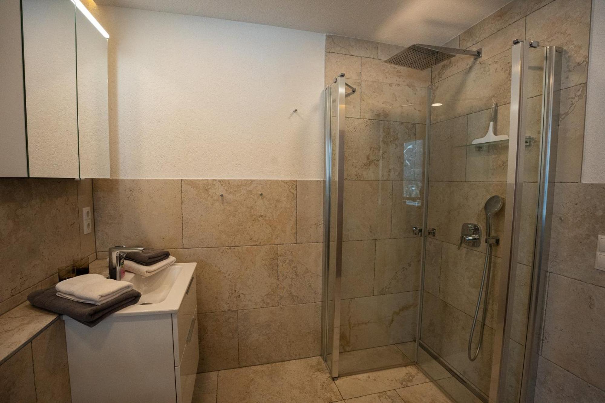 ליוטאש Schickster Sky Lodge מראה חיצוני תמונה
